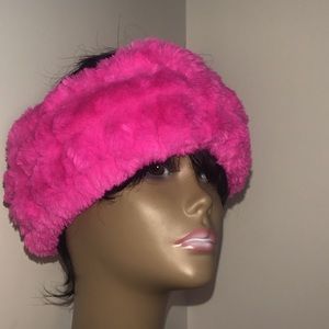 HANDMADE fur headwrap. 🙆🏽‍♀️